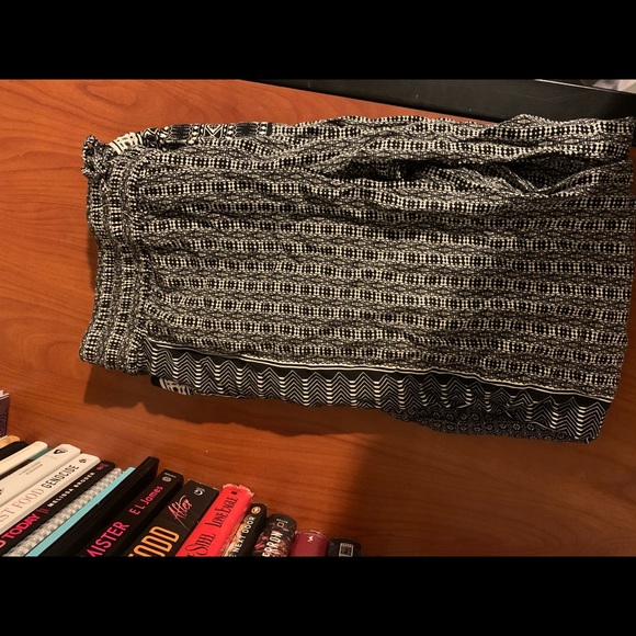 Black patterned flowy pants - Picture 3 of 4